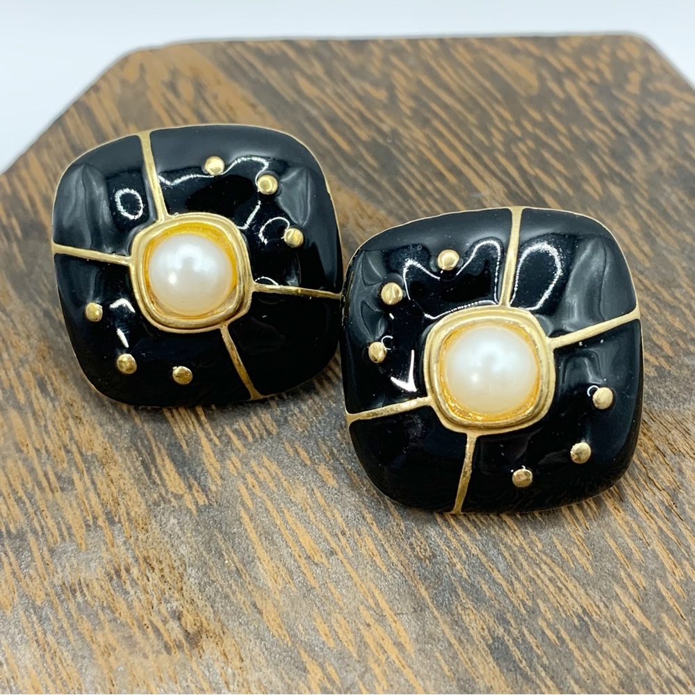 Vintage PCI earrings signed black enamel on gold tone square with faux pearl